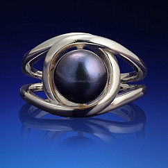 Strieborný prsteň Silvia s čiernou perlou
