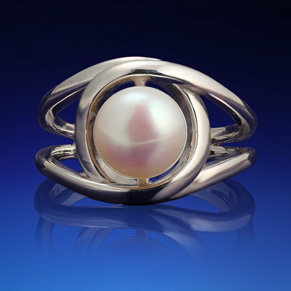 Strieborný prsteň Silvia s bielou perlou