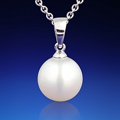 Strieborný prívesok Rita s veľkou bielou perlou a retiazkou