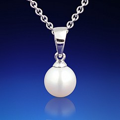 Strieborný prívesok Rita s bielou perlou a retiazkou